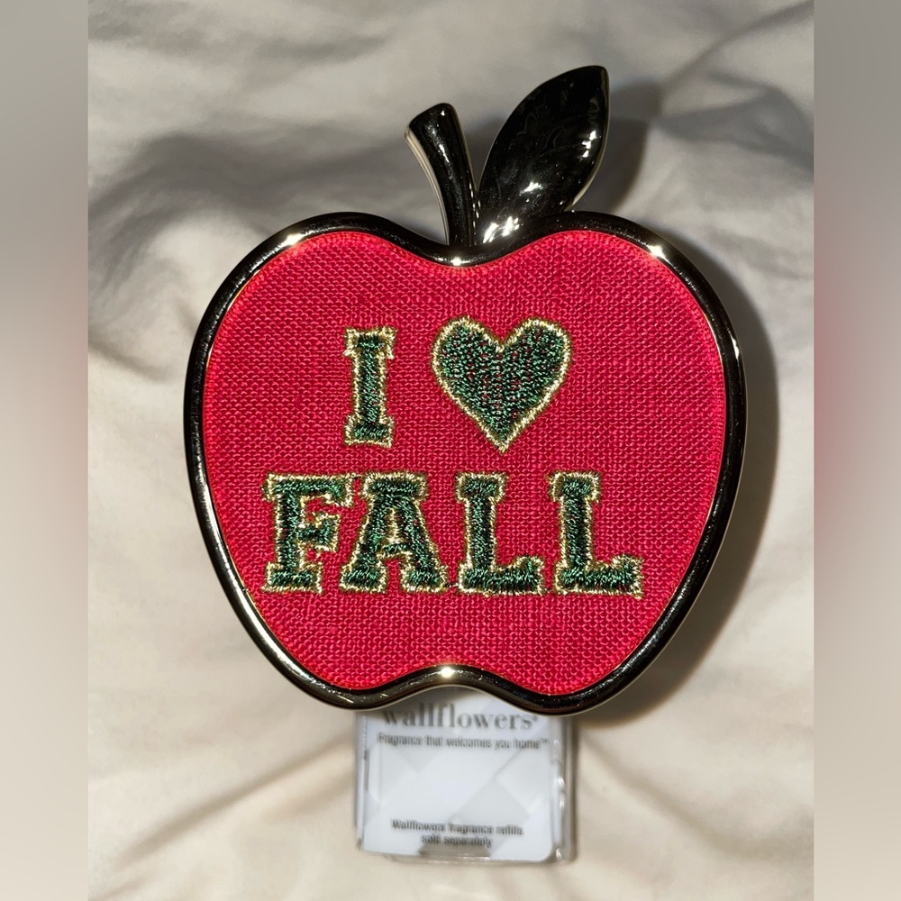 Bath & Body Works I Love Fall Apple Wallflower Plug